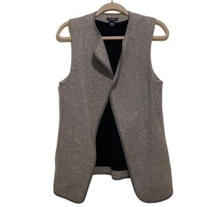 Club Monaco gray wool blend vest with pockets. Size Xs